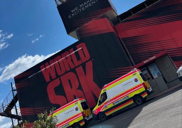 SBK: Hit by Gardner's Yamaha: marshal ends up in hospital