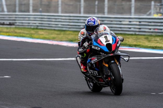 SBK: Toprak implacabile: vince Gara 2 e fa tripletta a Balaton, Bulega rimonta ed è 2°