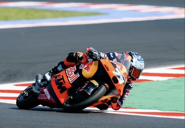 Moto3: Valentin Perrone vola e conquista la pole a Misano, il leader Rueda parte 4°