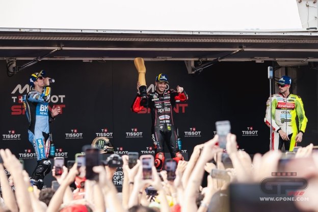 MotoGP: Bezzecchi: "Sono andato a stringere la mano a Marquez, avrei lottato con lui"