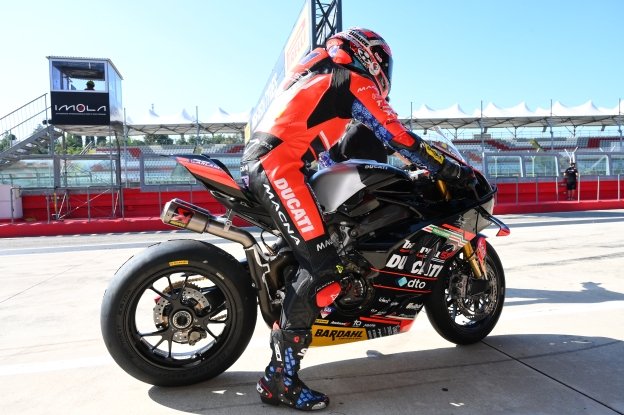 SBK: CIV Superbike: Delbianco in pole provvisoria a Imola, weekend finito per Pirro