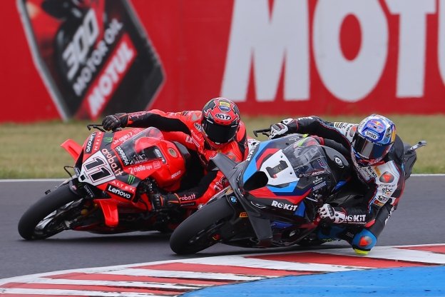 SBK: Magny-Cours: Bulega nella tana del lupo contro Toprak e BMW
