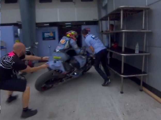 MotoGP: VIDEO - Aldeguer 'senza freni': il secondo incidente è dietro ai box