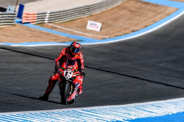 SBK: Colpo di scena a Jerez: Bulega stende Toprak e vince la Superpole Race
