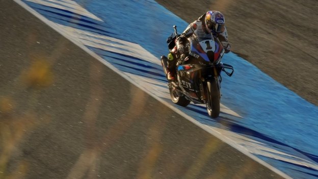 SBK: Toprak da paura: è pole da record a Estoril davanti a Bulega, 3° Bautista