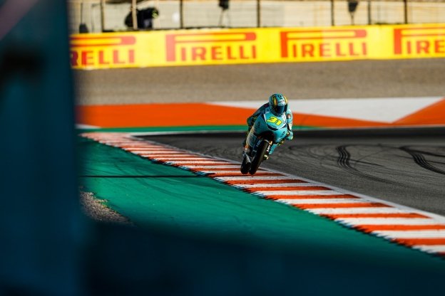 Moto3: Adrian Fernandez domina e conquista la prima vittoria a Valencia 