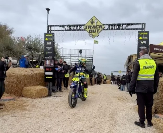 MotoGP: VIDEO - Signatures and delays: first day of 100 Km of Champions