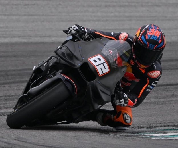 MotoGP: Tidak hanya 1.000: Mika Kallio menguji KTM 850 di Shakedown Sepang.