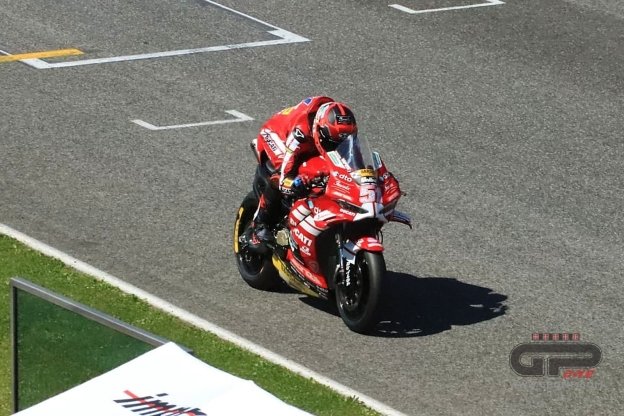 SBK, Pirro vola al Mugello: è pole su Rinaldi e Cavalieri, 8° Delbianco 