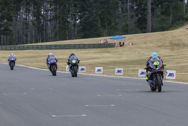 SDK Says “Outta My Way” In Last Lap Quad Lock Superbike Race 2 Thriller 