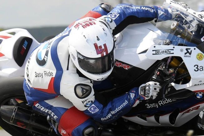 Moto - News: Haslam con il casco Rocket replica