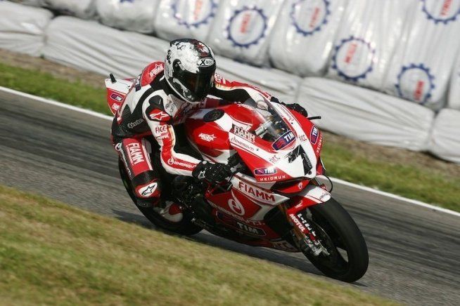 SBK: SBK: Checa a Donington per il riscatto
