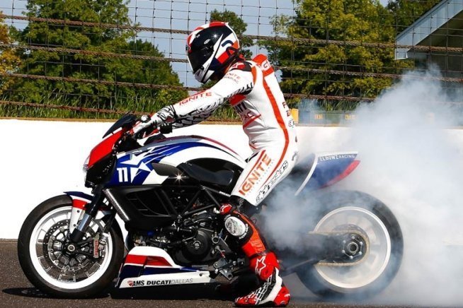 Moto - News: Ben Spies fa il Diavel a Indy