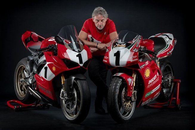 Moto - News: Carl Fogarty svela la Ducati Panigale V4 25° Anniversario 916