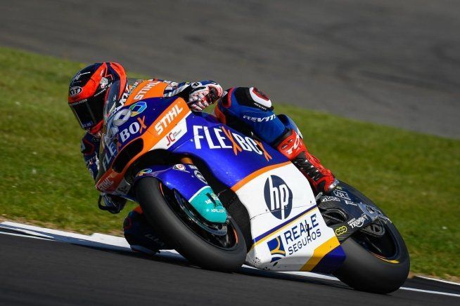 Moto2: Fernandez vince, Marquez sbaglia e riapre il mondiale