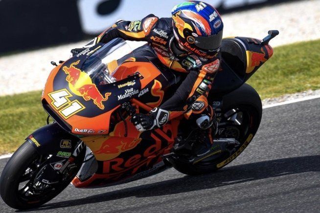Moto2: Mondiale riaperto, vince Binder davanti a Martin e Luthi