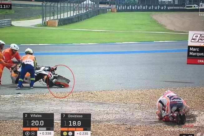 MotoGP: La caduta anomala di Marquez: gomma fredda o problema meccanico?
