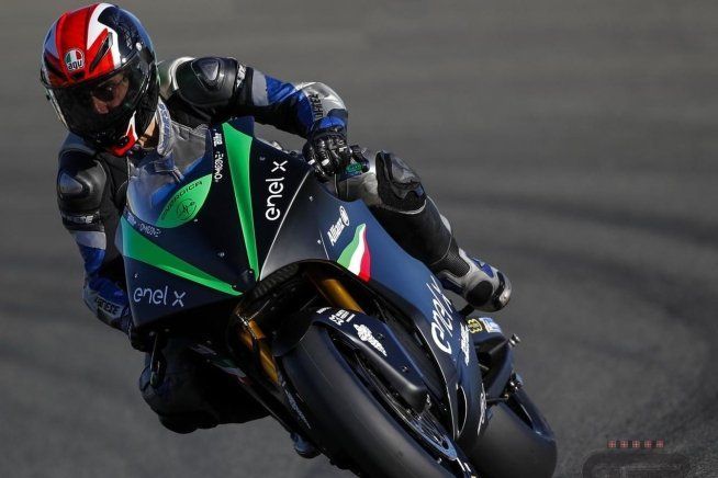 Moto - Test: PROVA Energica Ego Corsa: in pista col cuore elettrico