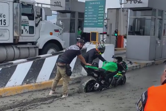 Moto - News: Things not to do: get into the just poured concrete!