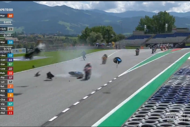 Moto2: Paura in Moto2: Syahrin centra la moto di Bastianini, ma è cosciente