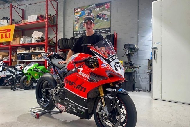 SBK: Sogno Mondiale: Oli batte Troy Bayliss di 10 anni sulla Ducati V4