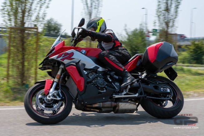 Moto - Test: Prova BMW S1000XR: sempre più regina delle superbike con le borse