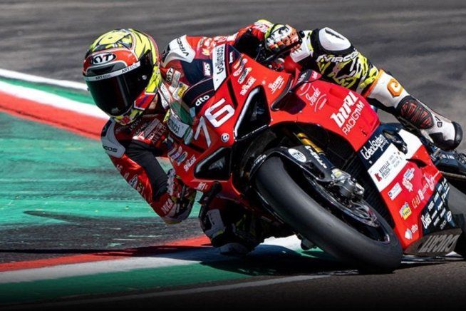SBK: UFFICIALE - Cavalieri al posto di Melandri dal round di Barcellona