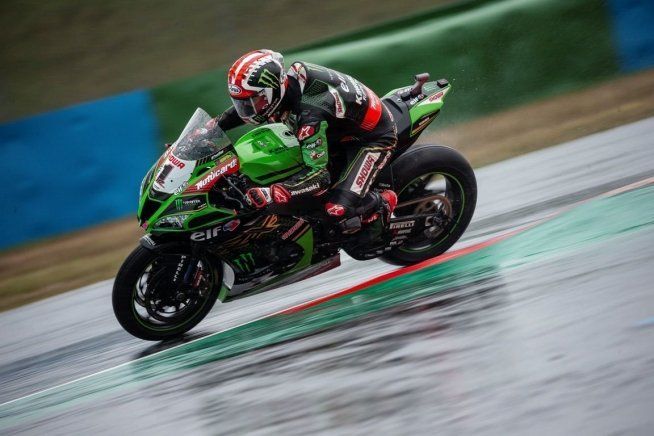 SBK: Rea più forte della pioggia, trionfa anche a Magny-Cours!