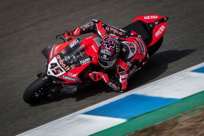 SBK: Estoril, FP1: Redding incontenibile, rifila oltre mezzo secondo a Rea