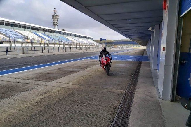 SBK: Il maltempo guasta i piani a Jerez: in pista solo Bradl, Zarco e Pirro