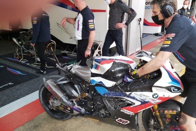 SBK: Barcellona: paura per van der Mark! Cade e distrugge la BMW