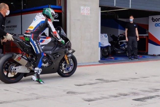 SBK: Laverty-RC Squadra Corse: un debutto total black con la BMW ad Aragon