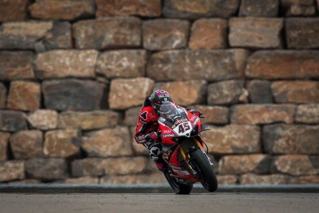 SBK: Redding rischia e porta la Ducati al trionfo nella roulette di Aragon!