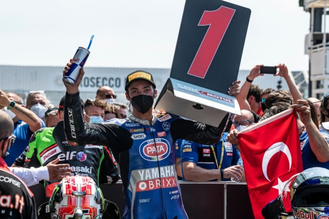 SBK: Sofuoglu: “Razgatlioglu rimarrà in Superbike per i prossimi due anni”