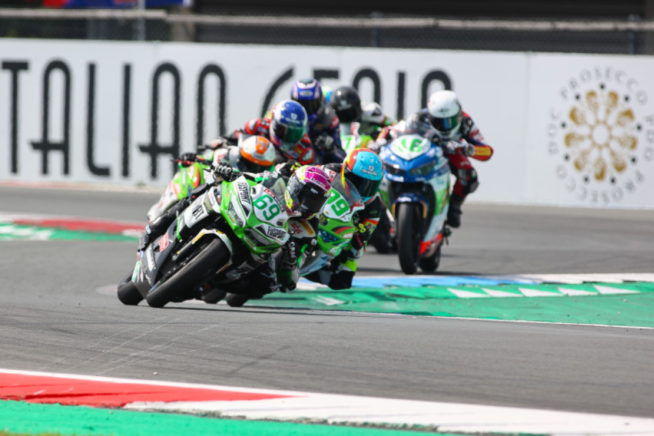 SBK: Supersport 300: Booth-Amos si prende la rivincita in gara 2. Sul podio anche De Cancellis e Di Sora