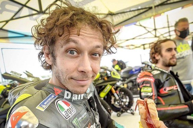 Valentino Rossi, il lungo addio: quando correre è più importante di vincere
