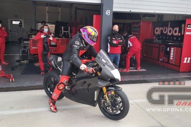 SBK: Tom Sykes debutta sulla Ducati V4 a Misano