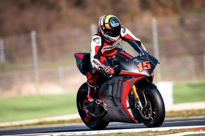 MotoE: VIDEO E FOTO - La Ducati elettrica a Vallelunga con Alex De Angelis