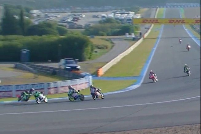 Moto3: Rossi butta a terra Ortolà e la sua moto colpisce Kelso: il video