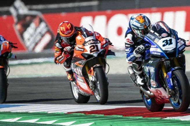 SBK: Superbike 2023: tre pedine tengono in scacco il mercato