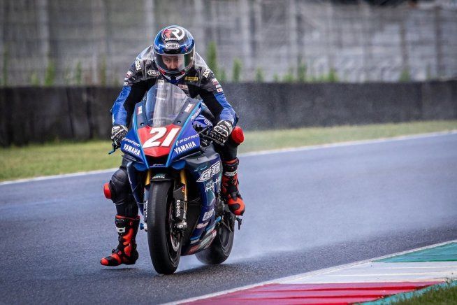 SBK: La prima di Krummenacher sul bagnato nel CIV SBK, doppio errore di Pirro