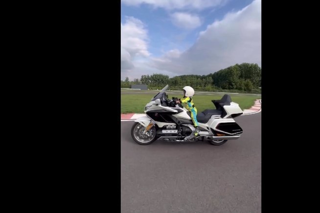 Moto - News: Guidare una Honda Gold Wing a tre anni? Sì, si può fare