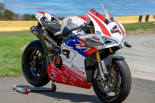 SBK: Che spettacolo! La Ducati del team di Bayliss nell’ASBK con livrea Portimao 2008