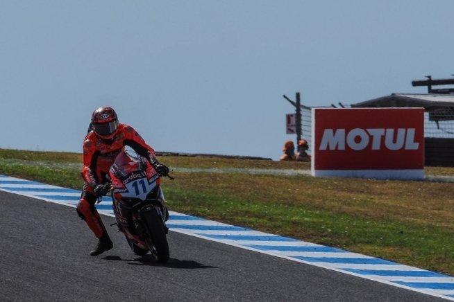 SBK: Bulega e Ducati non si fermano più: doppietta in Supersport a Phillip Island