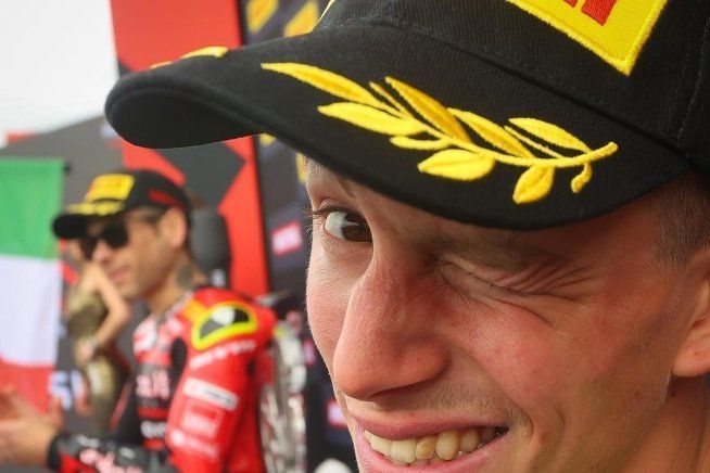 SBK: Testa, poche parole e polso: il rilancio di Andrea Locatelli in blu