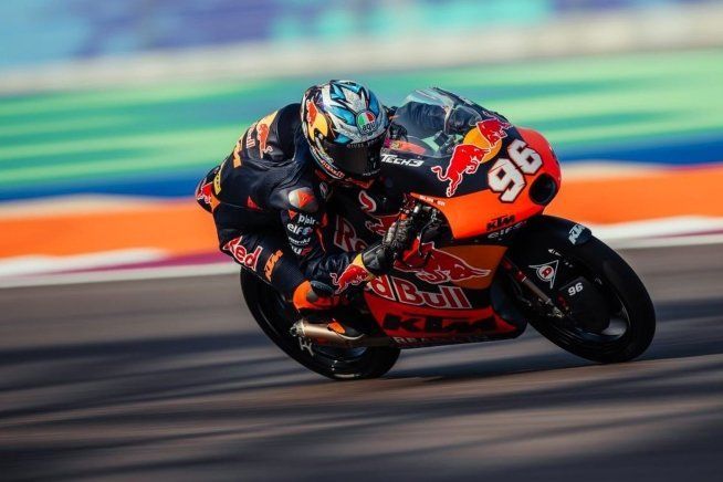 Moto3: Valencia: Daniel Holgado al comando in una FP2 surreale
