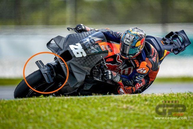 MotoGP: Pedrosa porta in pista la moto coi baffi: un'ala sul parafango della KTM
