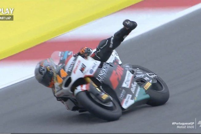 Moto2: Aron Canet trionfa a Portimao e consegna a Fantic la seconda vittoria