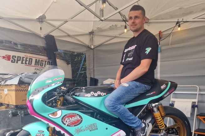 News: Non solo Only Fans in Moto2: Escort Advisor vola al TT sull’Isola di Man