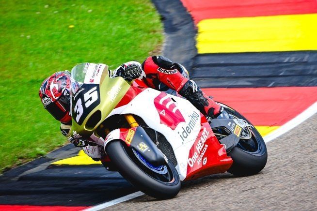 Moto2: Chantra cade nelle FP3 al Sachsenring, ma resta in vetta davanti a Canet